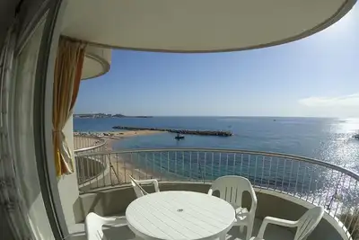 Front De Mer Avec France Tv, Wifi, Et Parking