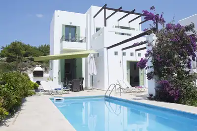 Image de Belle villa individuelle, piscine privée et vue sur la mer à proximité du village et de la plage