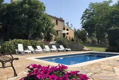 Image de Costabravapartment Can Marc avec piscine privée et court de tennis