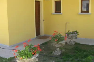 Image de Verbania Intra: maison avec jardin et parking intérieur