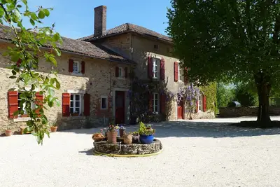 Image de Belle ancienne grande ferme de 200 ans avec piscine privée de 75 hectares