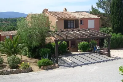 3 bedroom, child-friendly house, sleeps 6 (up to 4 adults), large shared pool