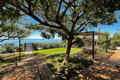 Villa privée de première ligne avec accès direct �� la plage. Wifi Stationnement 9 Pax.