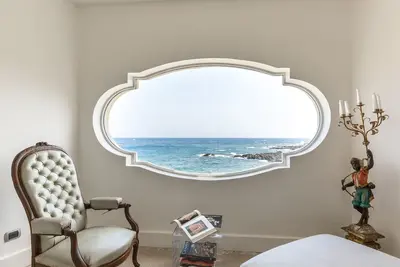Villa Schisò, emplacement exclusif pour 12 personnes, sur la mer, avec piscine