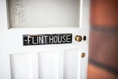 Image de Flint House - Cottage traditionnel de Sheringham avec une touche