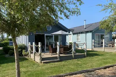 Image de Belle maison de plage pour 4 dans un cadre calme - piscine gratuite, salle de gym, wifi, plage