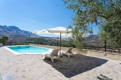 Image de Casale des Oliviers, l'ancienne résidence de tuf pierre avec vue et piscine