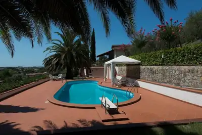 Image de Villa de campagne près de la mer avec piscine