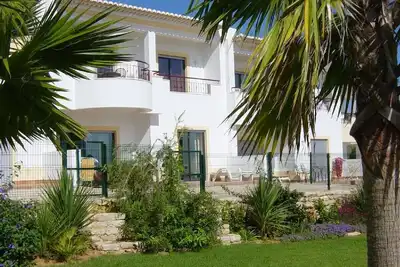 Image de Sunny Grd Flr Apt Sea View+Pool+Walk To Beach Marina&Town+Great Wifi&Freeview Tv