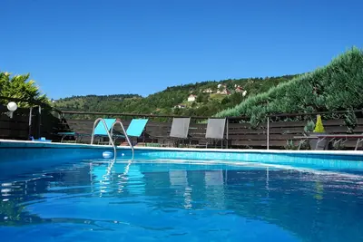 Image de Grand gîte de 6 chambres avec piscine et sauna à la Bresse