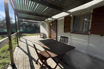 Image de Bel appartement superbe terrasse et pelouse privatives.