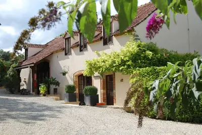 Image de Profitez de vos vacances dans un gîte de charme avec grande piscine dans le Lot