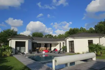 Image de Villa Moderne Avec Piscine Chaufee Dans Quartier PRISÉ D'Andernos Les Bains