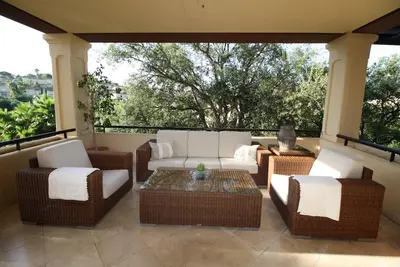 Image de 5 étoiles, 3 pièces 221 m2 appartement à Valgrande, à 150 mètres de Valderrama