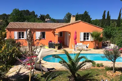 Image de Charmante Villa provençale, piscine chauffée ( option) dans village typique.