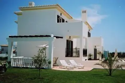 Image de Nouvelle villa individuelle avec climatisation complète (sans frais supplémentaires), piscine privée, vue sur la mer