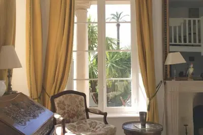 Image de charmant appartement avec jardin privatif