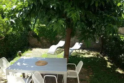 Image de T2 plein centre avec jardin privatif et parking privé et clim