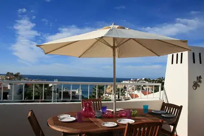 Image de Bel appartement, Monte Dourado. Vue sur la mer et la piscine, superbe terrasse sur le toit Wifi