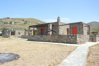 Image de Maison en pierre à 50 mètres de la plage d'Otzia, sur l'île de Kea