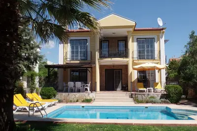 Luxueuse villa individuelle privée dans un endroit paisible près de toutes les commodités.
