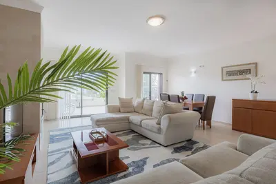 Image de Appartement de 4 chambres à proximité de la marina de Lagos et de la plage de Meia-praia, 42925 / Al