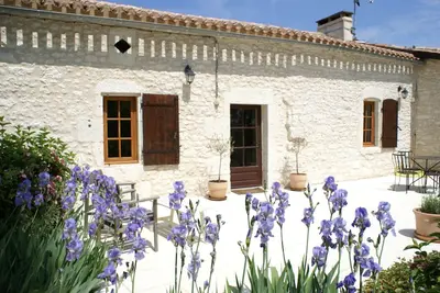 Image de Magnifiquement restaurée en pierres avec piscine privée chauffée