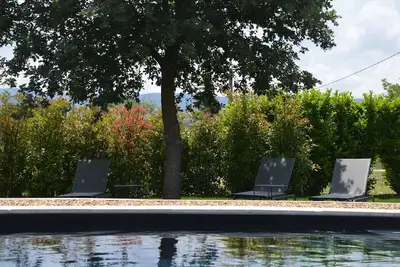 Image de Maison avec piscine, terrasse et jardin privé avec vue panoramique sur le Luberon