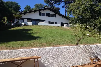 Grande maison de caractère, vue exceptionnelle sur la Rhune, 1 hectare, piscine