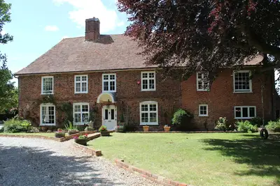 Image de Molland Manor House 10 ch 9 sdb 16 wc certains à l'extérieur