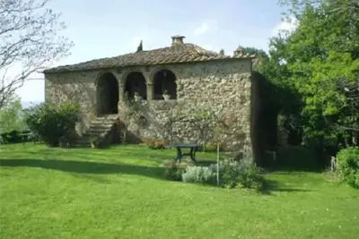 Image de ancienne villa avec grand jardin situés au milieu d'une grande propriété de 12 hectares