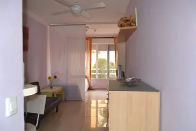 Image de Appartement sur la plage, à côté du phare, avec air conditionné et piscine.