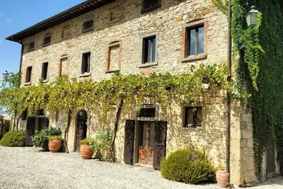 Image de Superbe palazzo/villa avec piscine privée & superbes vues de la Toscane/Ombrie