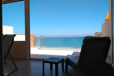 Image de Appartement en bord de mer, 1ère ligne. Terrasse semi-fermée, 2 chambres et parking
