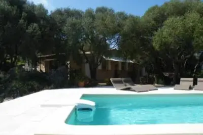 \tMaison avec piscine, cadre exceptionnel de calme et de nature, vue sur mer