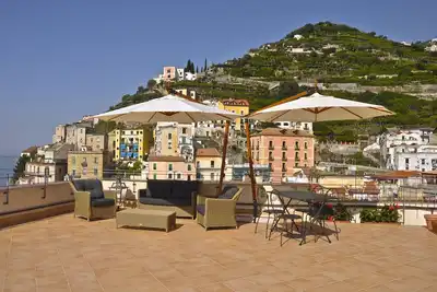 Appartement en bord de mer avec une grande terrasse