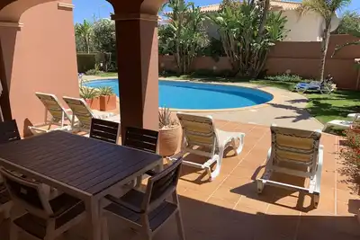 Image de Classé 5 * par TripAdvisor (70 critiques), à 100 m de la plage, du wifi et de tous les sports / films du ciel