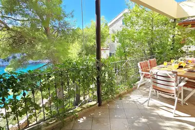 Image de Villa face à la plage, Jardin privé dans une baie calme, Avec amarrage de bateau