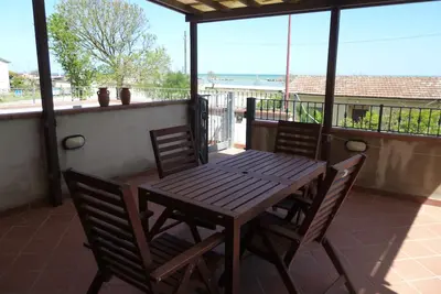 Image de Appartement à la mer au premier étage, avec grande terrasse, dans une maison rénovée