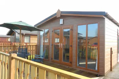 Image de Lodge 2 chambres avec équipements de loisirs, idéal pour les familles, animaux de compagnie considérés