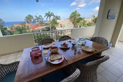 Image de Appartement spacieux avec 2 chambres, vue sur mer et piscine dans Resort Secure