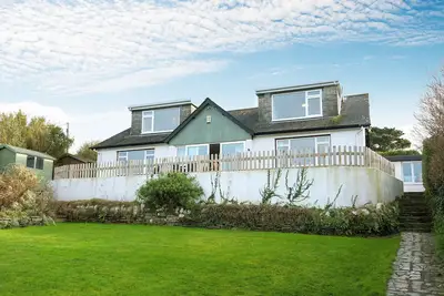 Image de Maison spacieuse individuelle pour 10 personnes avec vue sur la mer