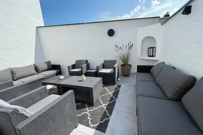 Image de Pretty house tastefully decorated not far from the shops and the market square.