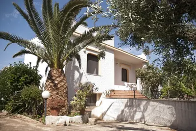Image de 3 chambres Villa avec piscine installée dans son propre oliveraie