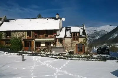 Image de Gîte à la ferme dans un bel emplacement de montagne, piscine chauffée et bain à remous.