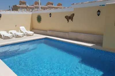 Image de Villa avec piscine privée 4 personnes, \nClimatisation, proche mer.