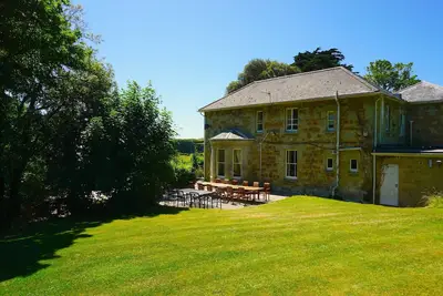 Image de Manoir Sur La CÔTE Avec Piscine, Terrain De Tennis, Grande Salle De Jeux + Bar, Vue Mer