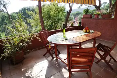 Image de Maison 6 personnes dans zone ombragée avec piscine collective proximité mer