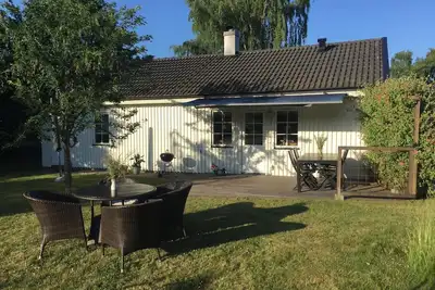Image de Chalet sur Österlen avec sauna et cheminée, près de la réserve naturelle avec lac et la forêt.