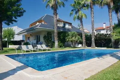 Image de Villa privée avec piscine à 3 minutes de la plage